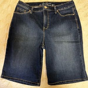 NWOT - Gloria Vanderbilt  jeans - Size 10